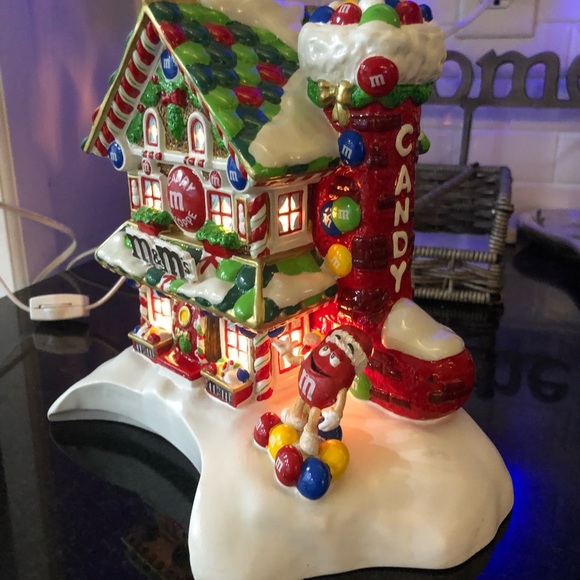 department 56 m&m shoppe - Picture 2 of 5